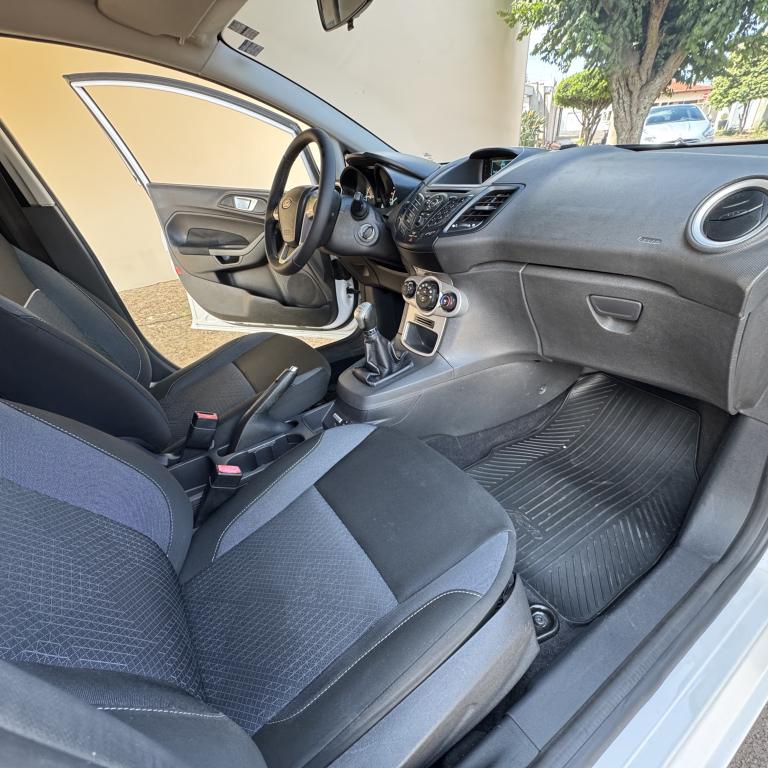 FORD Fiesta Hatch - Foto