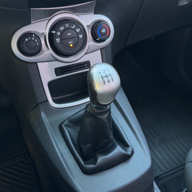 FORD Fiesta Hatch - Foto