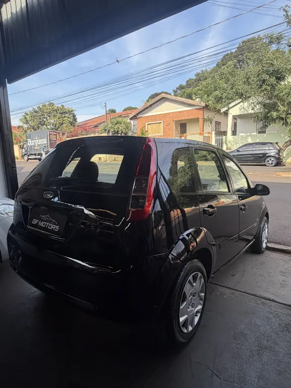 FORD Fiesta Hatch - Foto