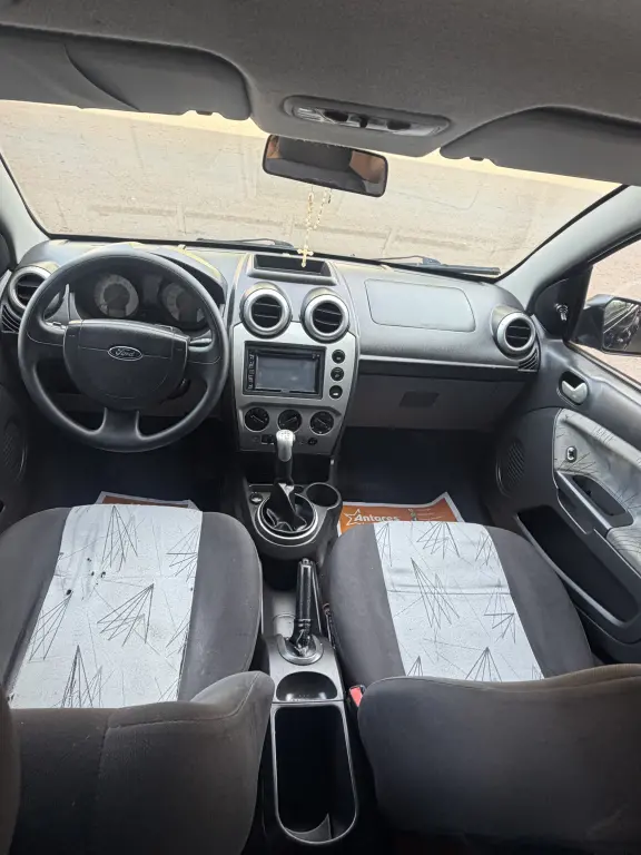 FORD Fiesta Hatch - Foto