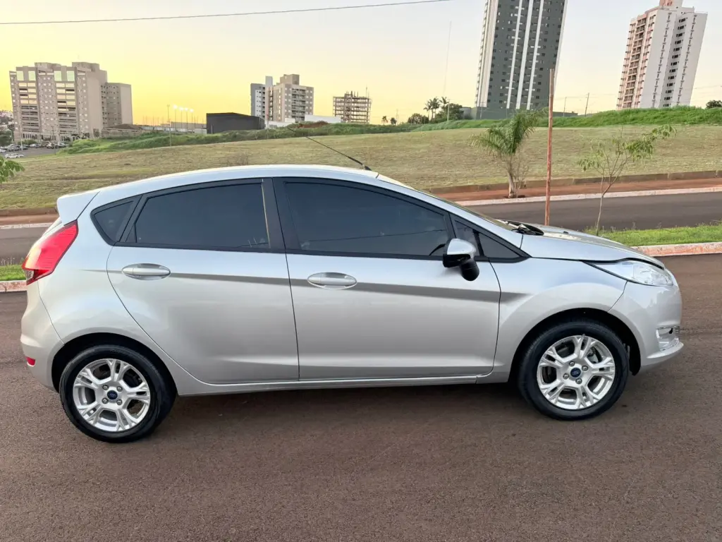 FORD Fiesta Hatch - Foto