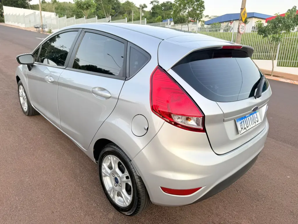 FORD Fiesta Hatch - Foto