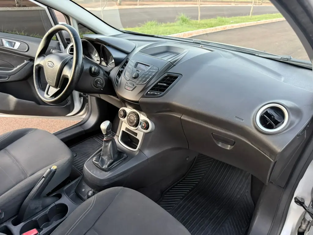 FORD Fiesta Hatch - Foto