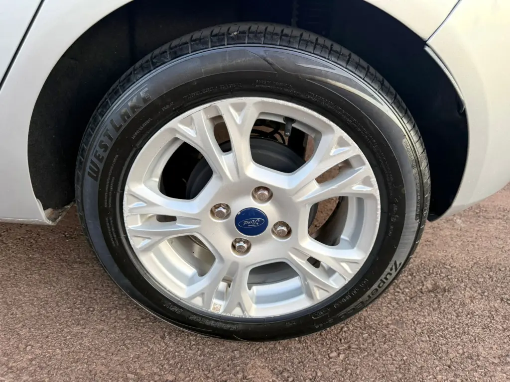 FORD Fiesta Hatch - Foto