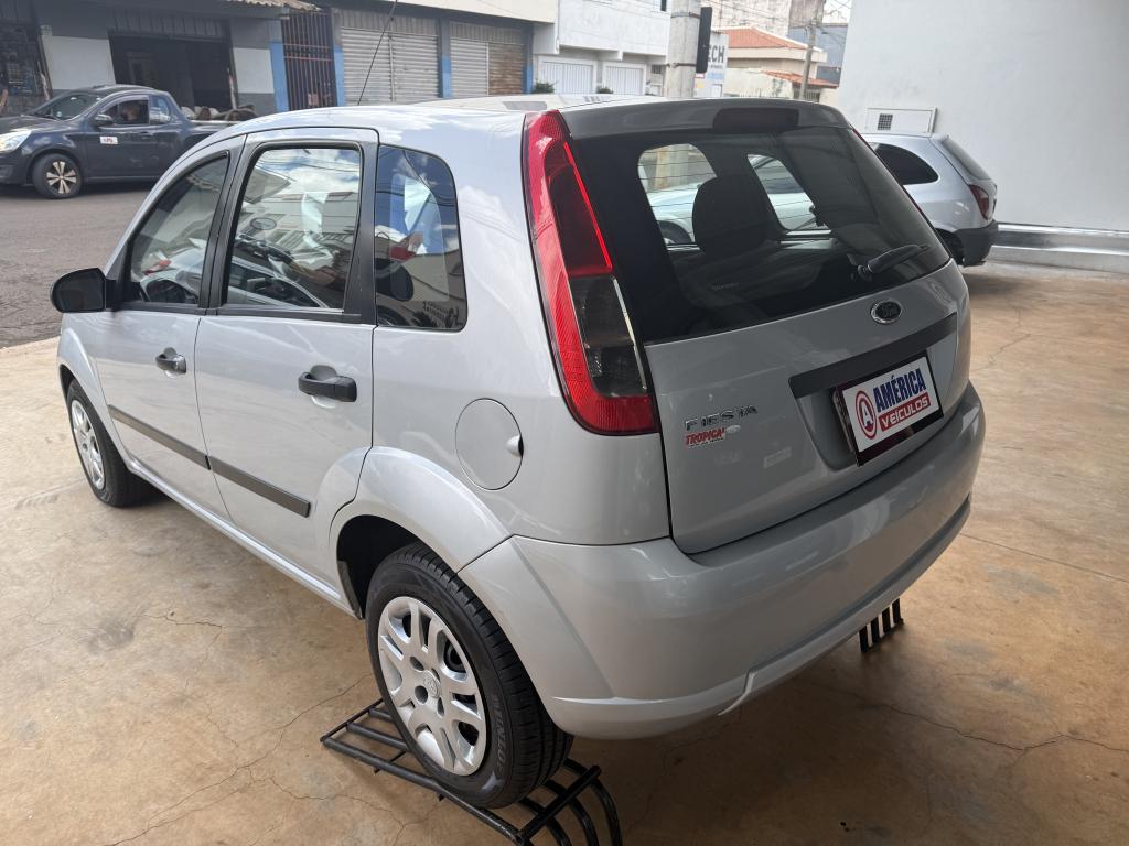 FORD Fiesta Hatch - Foto