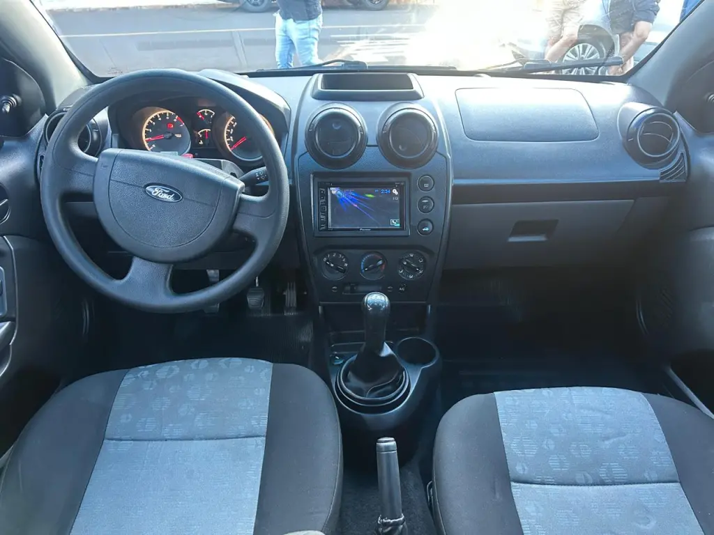 FORD Fiesta Hatch - Foto