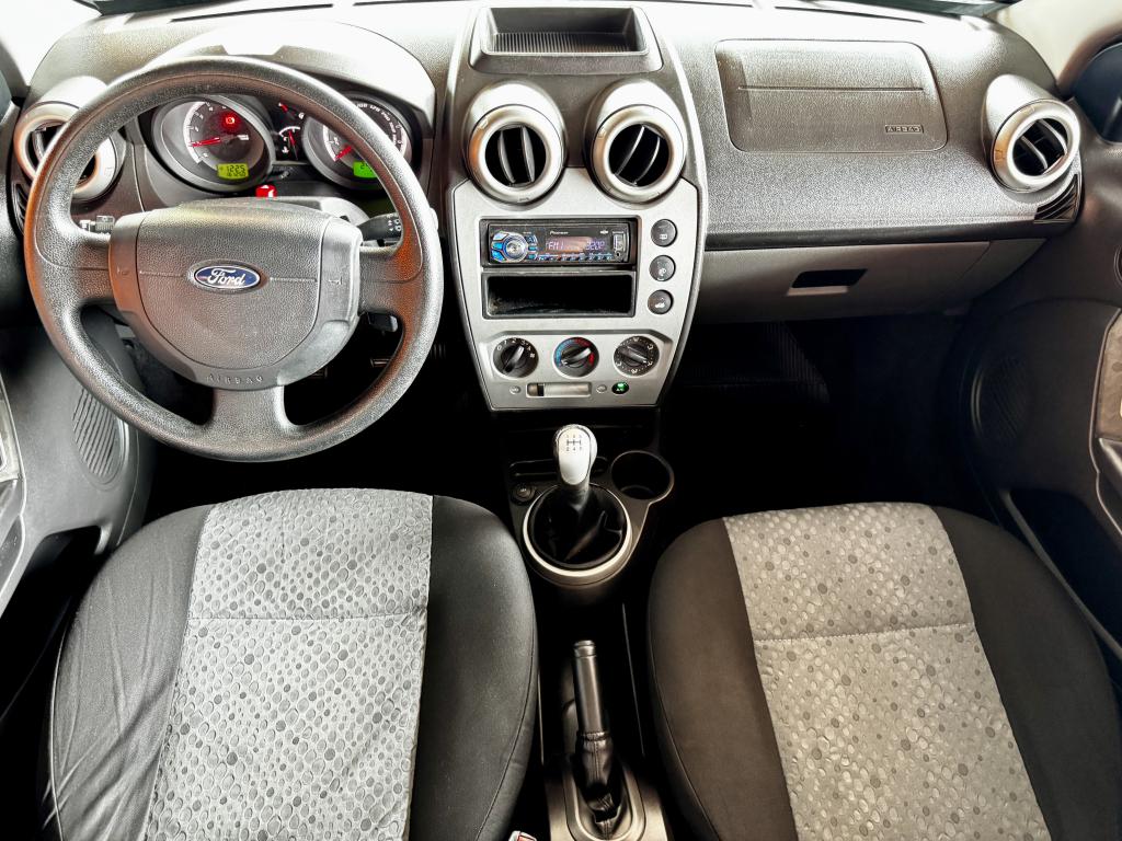 FORD Fiesta Hatch - Foto