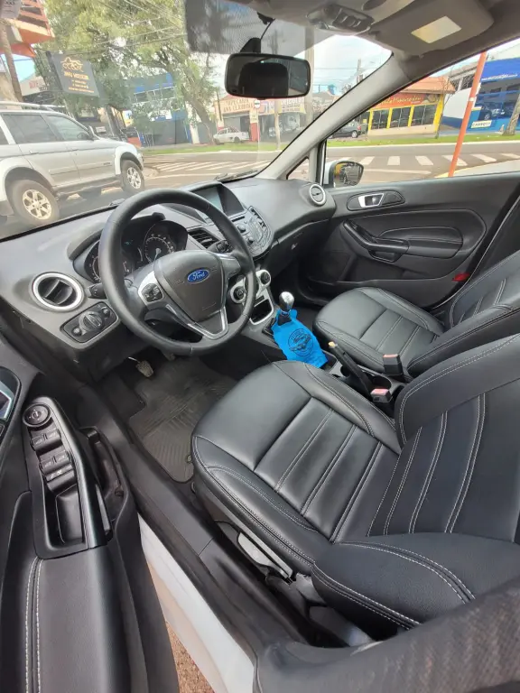 FORD Fiesta Hatch - Foto