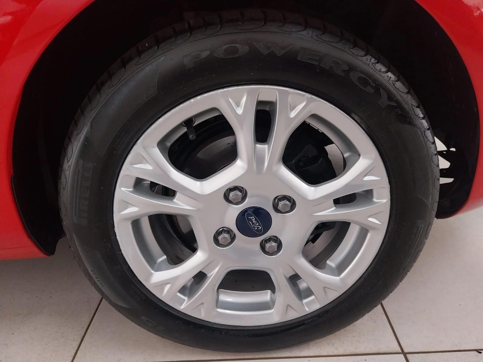 FORD Fiesta Hatch - Foto