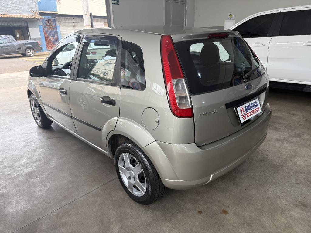 FORD Fiesta Hatch - Foto