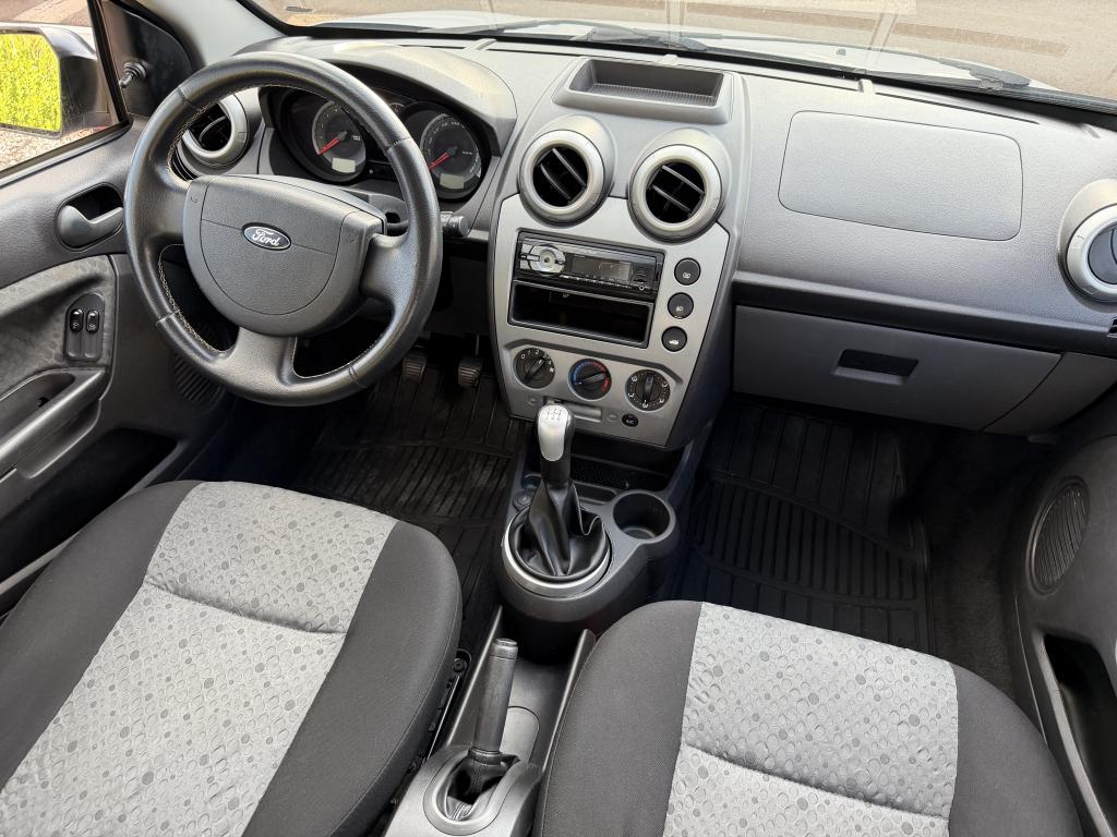 FORD Fiesta Hatch - Foto