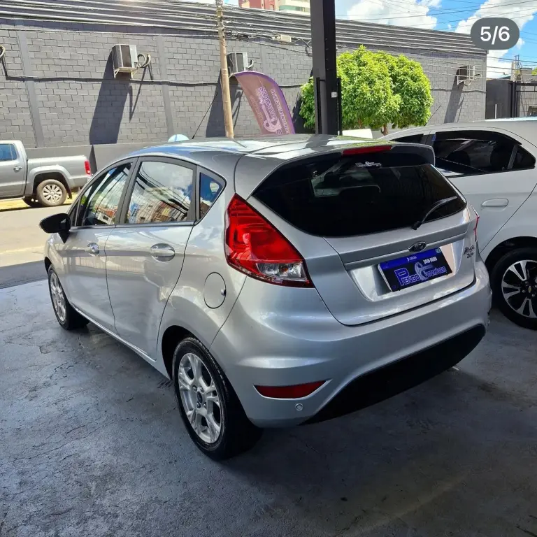 FORD Fiesta Hatch - Foto