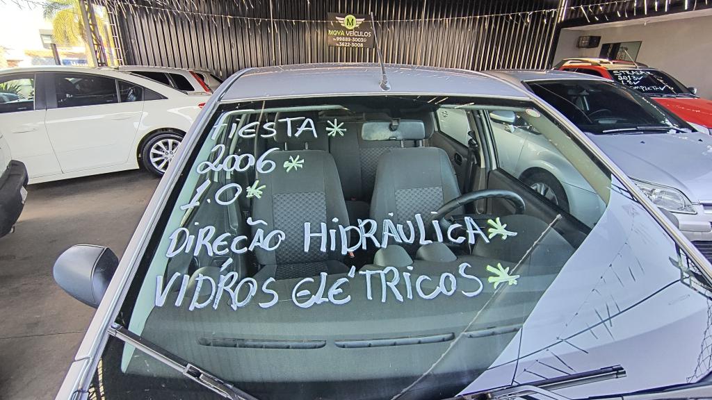 FORD Fiesta Hatch - Foto