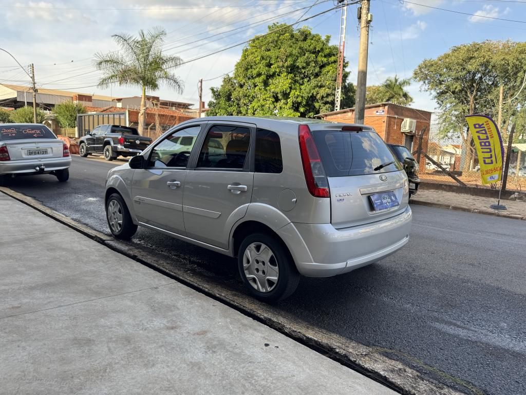 FORD Fiesta Hatch - Foto