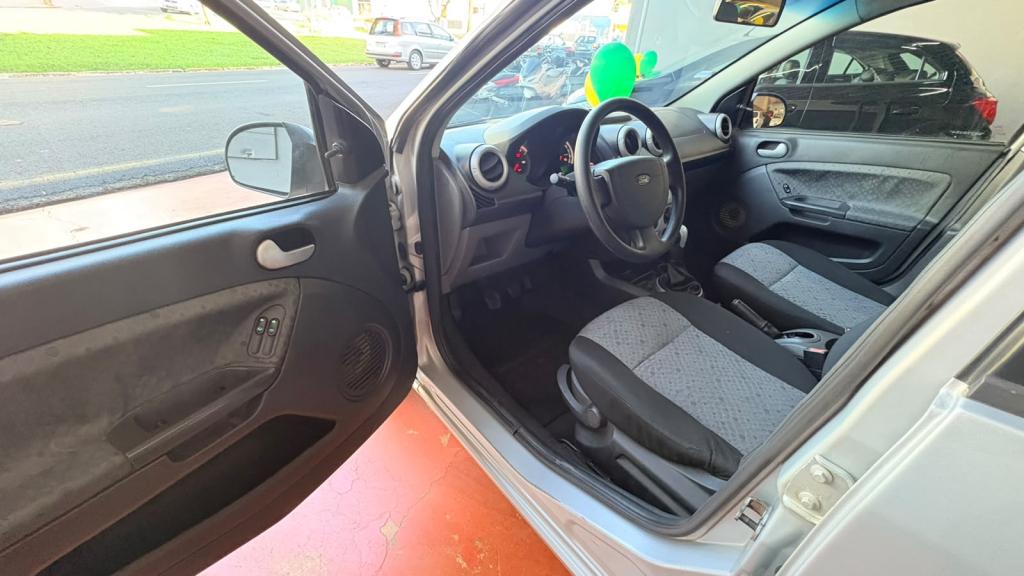 FORD Fiesta Hatch - Foto