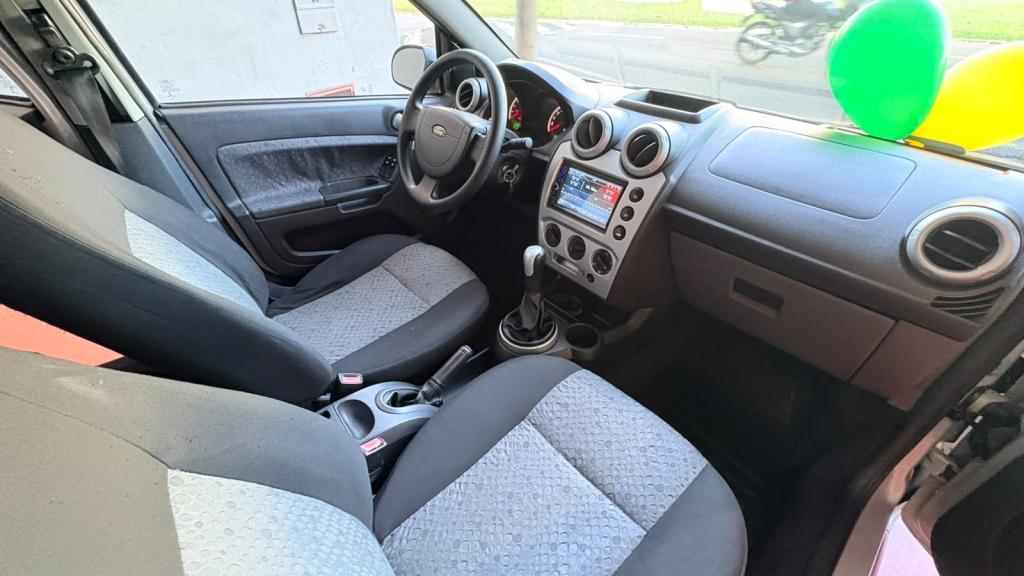 FORD Fiesta Hatch - Foto
