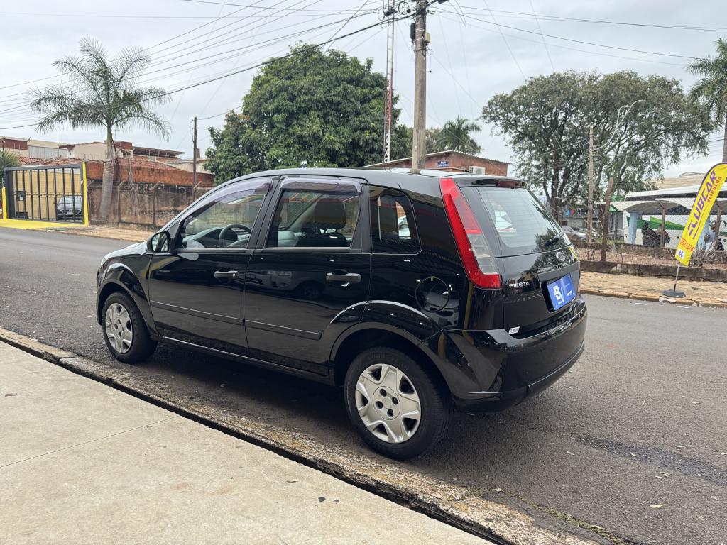 FORD Fiesta Hatch - Foto