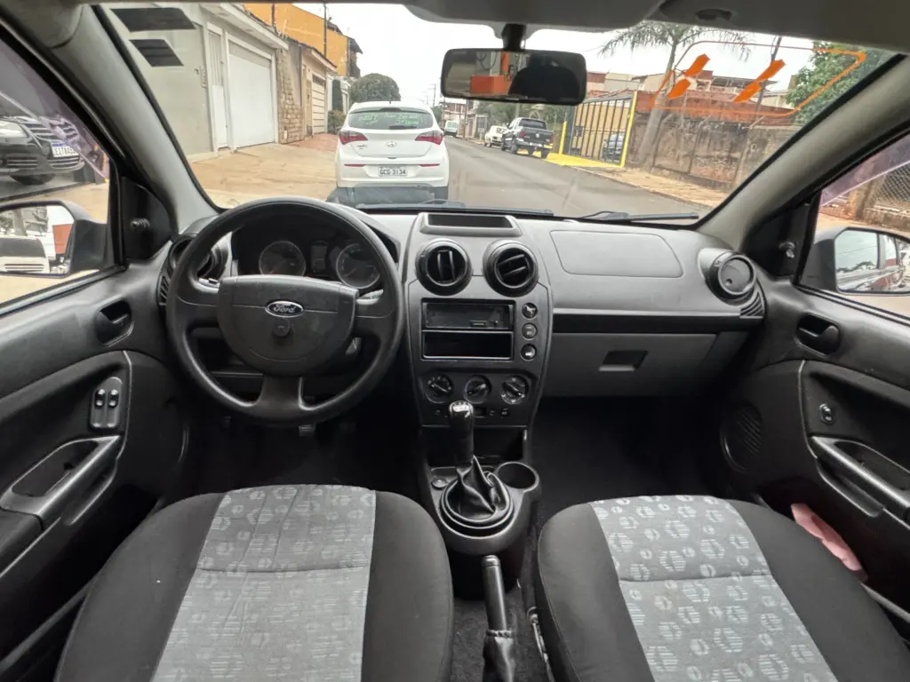 FORD Fiesta Hatch - Foto