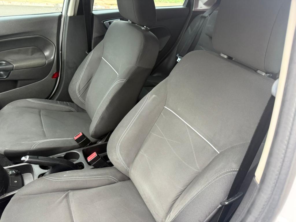 FORD Fiesta Hatch - Foto