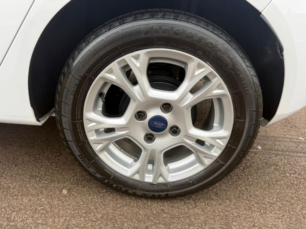 FORD Fiesta Hatch - Foto