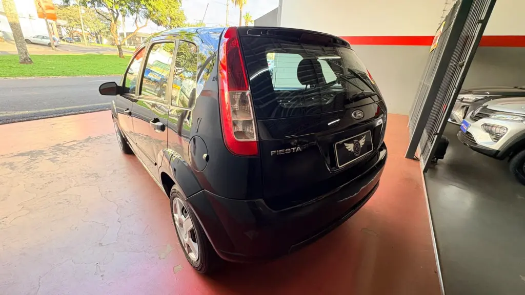 FORD Fiesta Hatch - Foto
