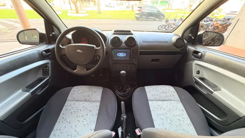 FORD Fiesta Hatch - Foto