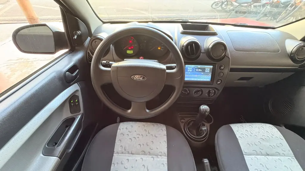 FORD Fiesta Hatch - Foto