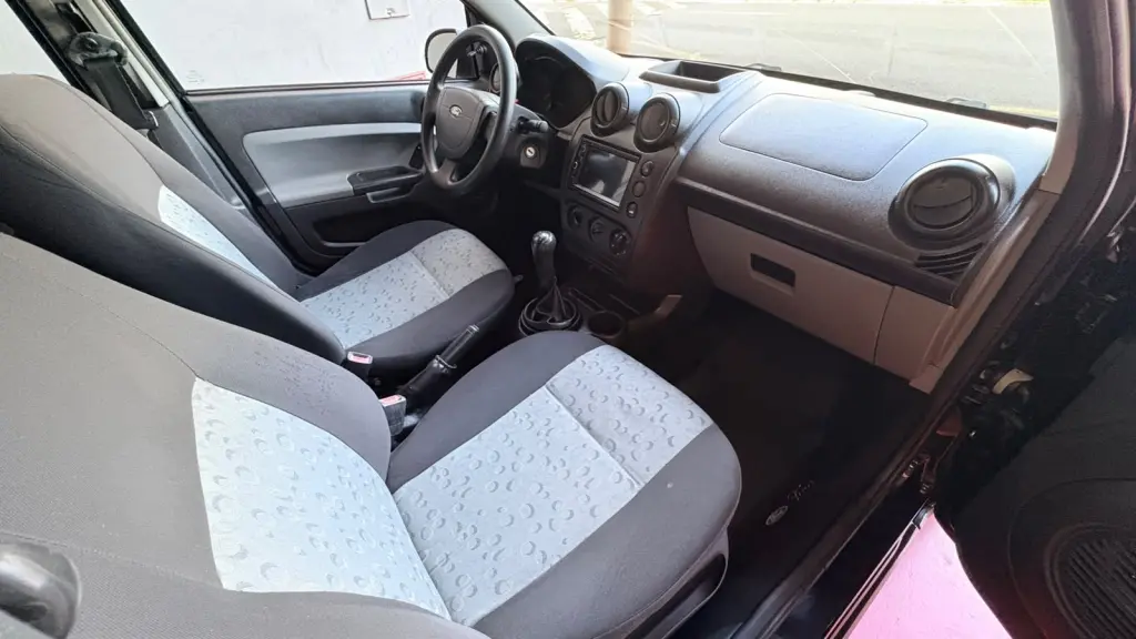 FORD Fiesta Hatch - Foto