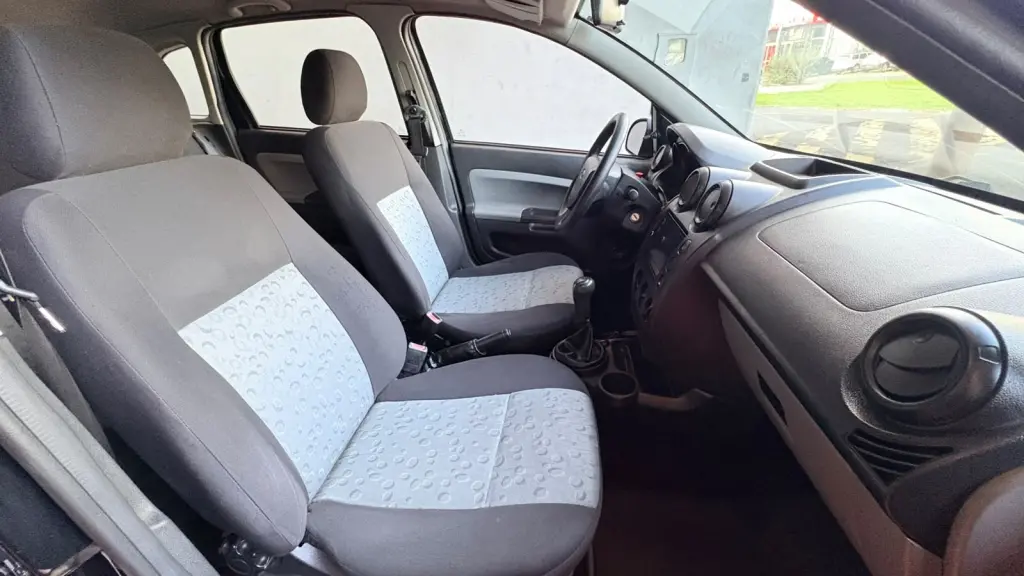 FORD Fiesta Hatch - Foto