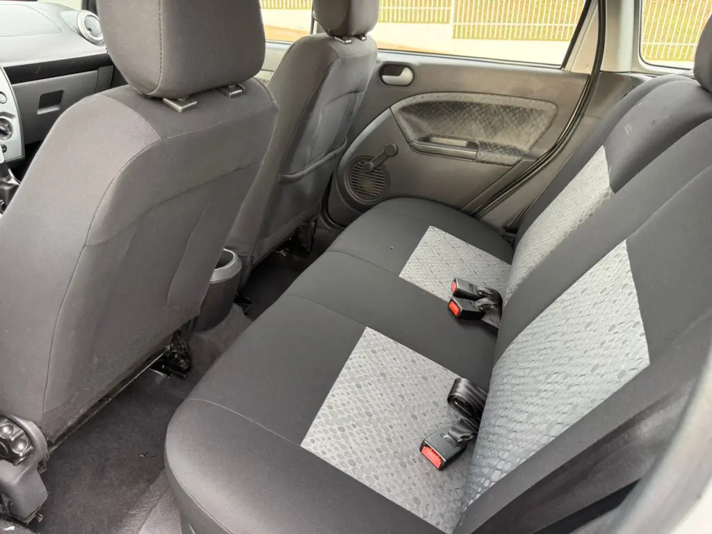 FORD Fiesta Hatch - Foto
