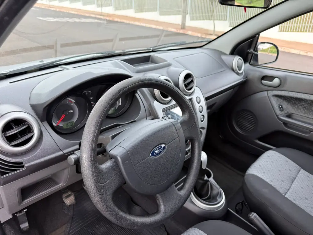 FORD Fiesta Hatch - Foto
