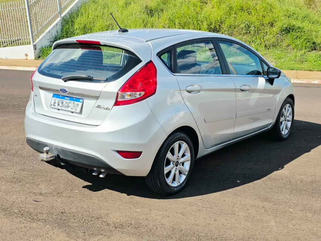 FORD Fiesta Hatch - Foto
