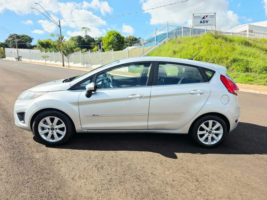 FORD Fiesta Hatch - Foto