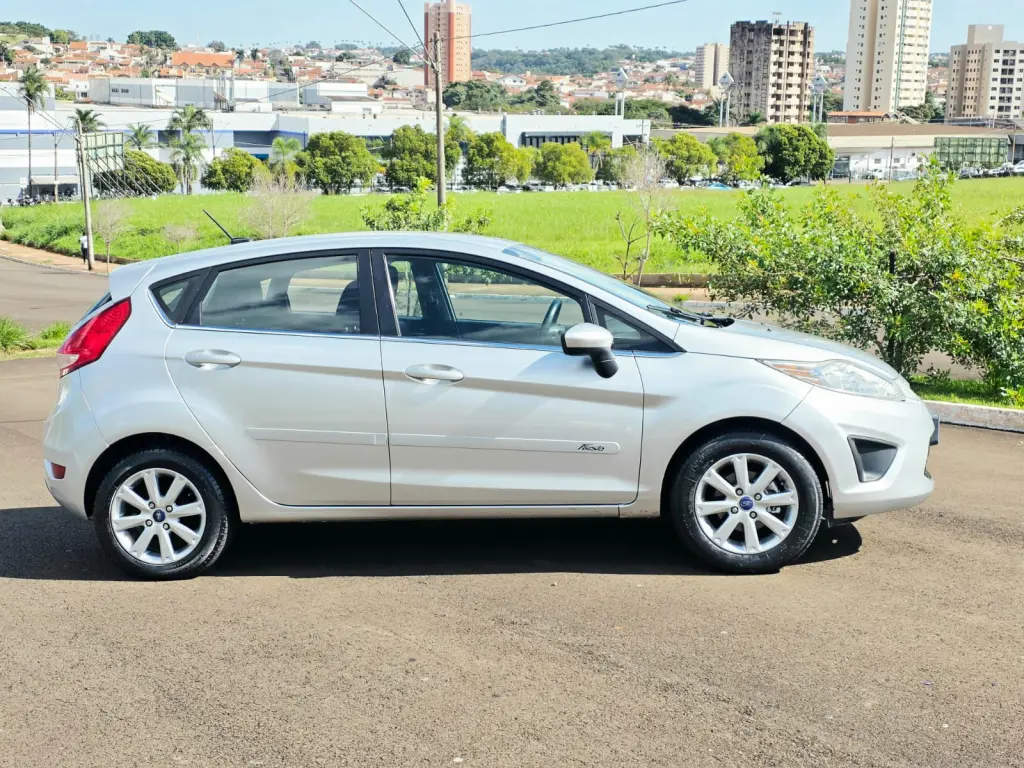 FORD Fiesta Hatch - Foto