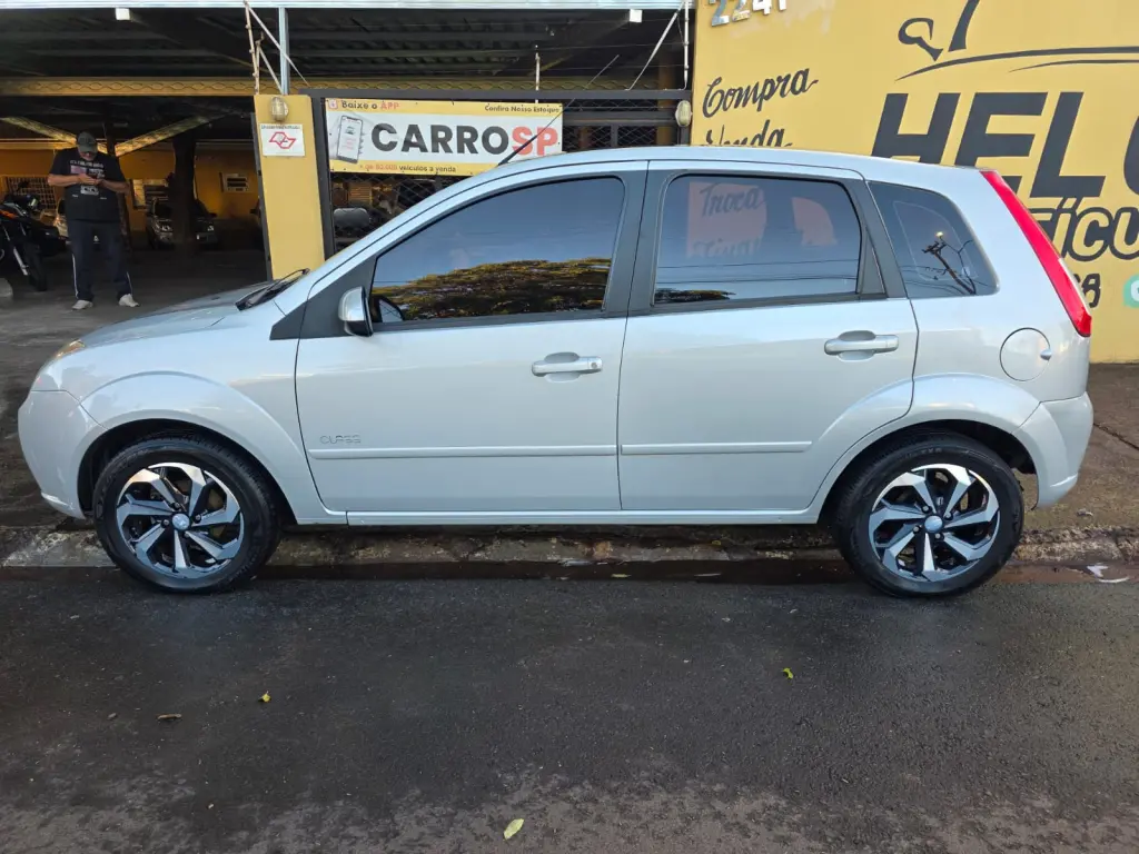 FORD Fiesta Hatch - Foto
