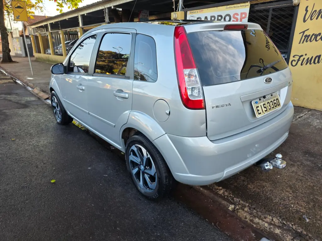 FORD Fiesta Hatch - Foto