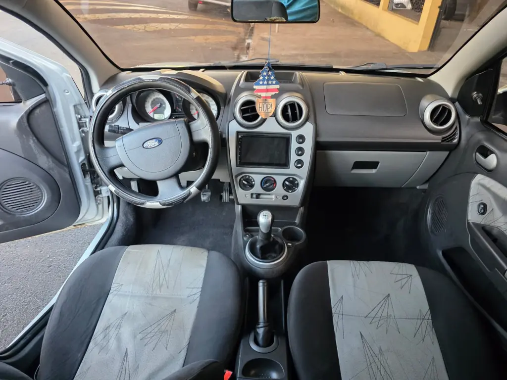 FORD Fiesta Hatch - Foto