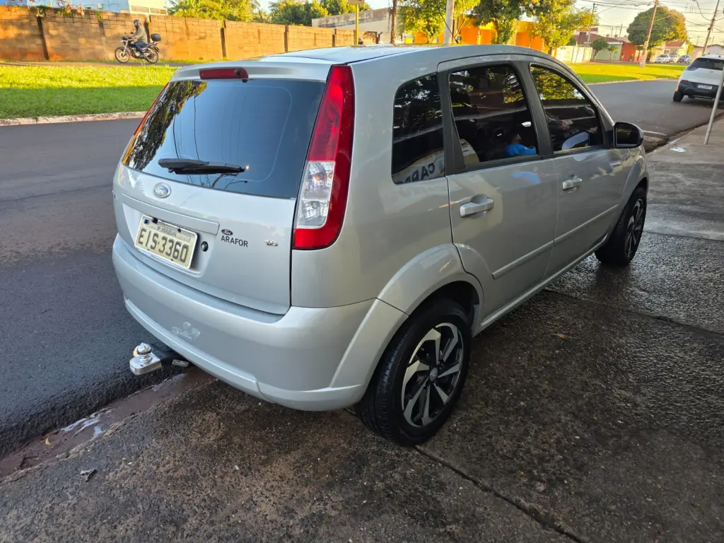 FORD Fiesta Hatch - Foto
