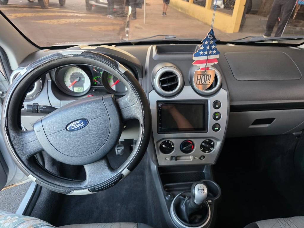 FORD Fiesta Hatch - Foto