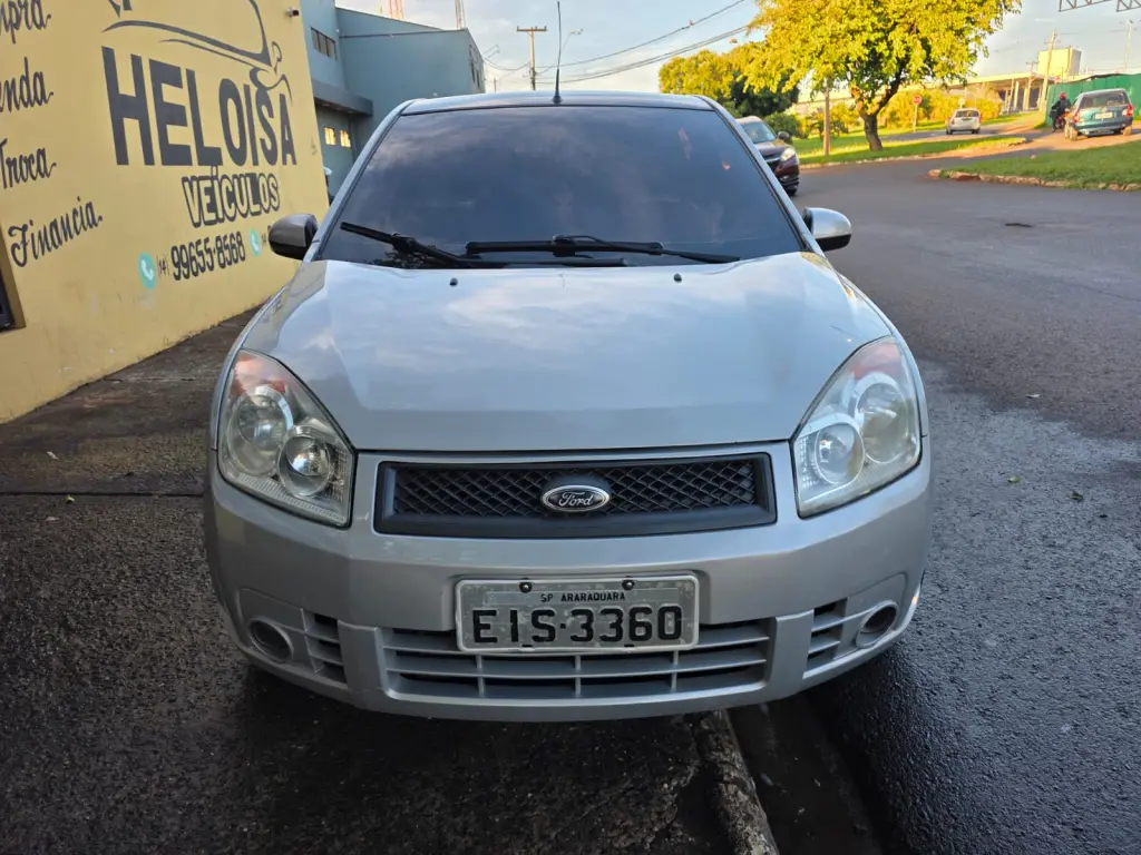 FORD Fiesta Hatch - Foto
