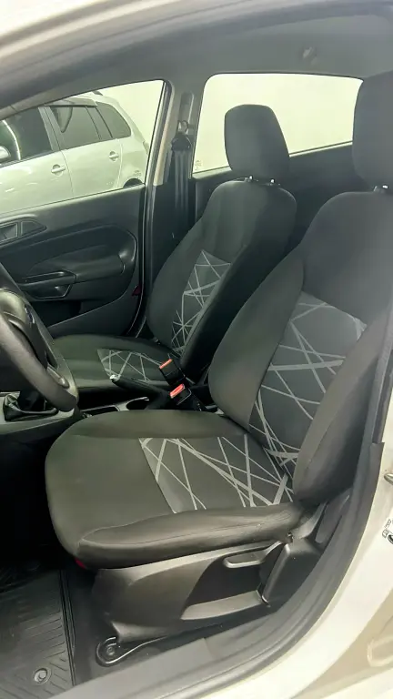 FORD Fiesta Hatch - Foto