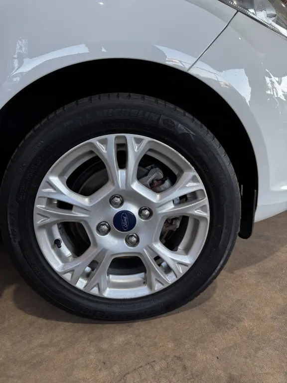 FORD Fiesta Hatch - Foto