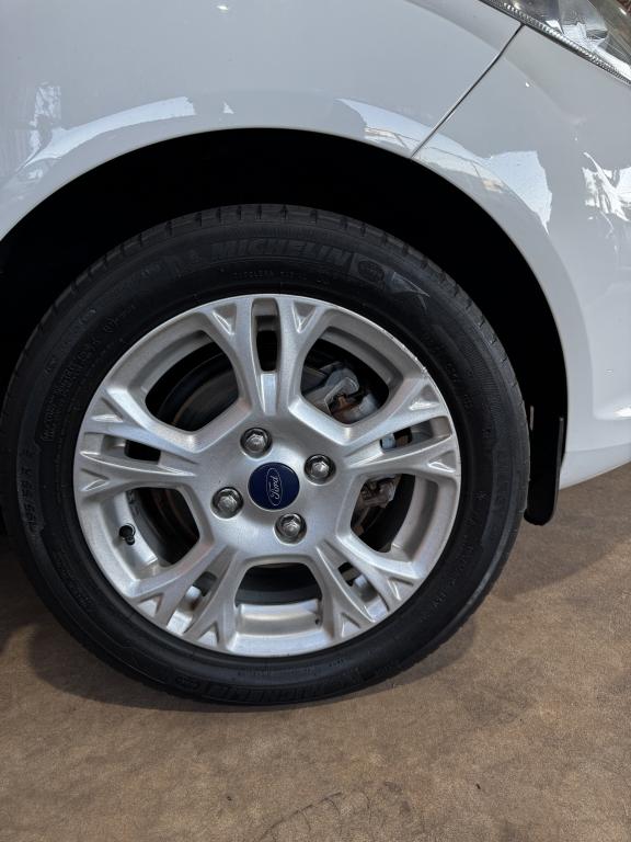 FORD Fiesta Hatch - Foto