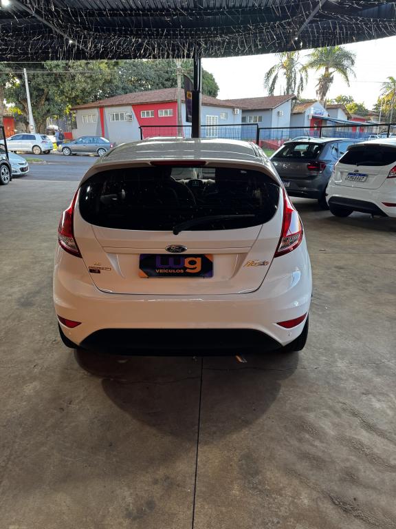 FORD Fiesta Hatch - Foto