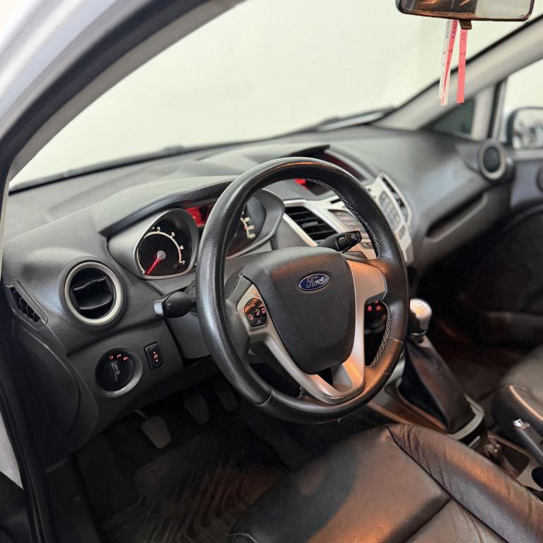 FORD Fiesta Hatch - Foto