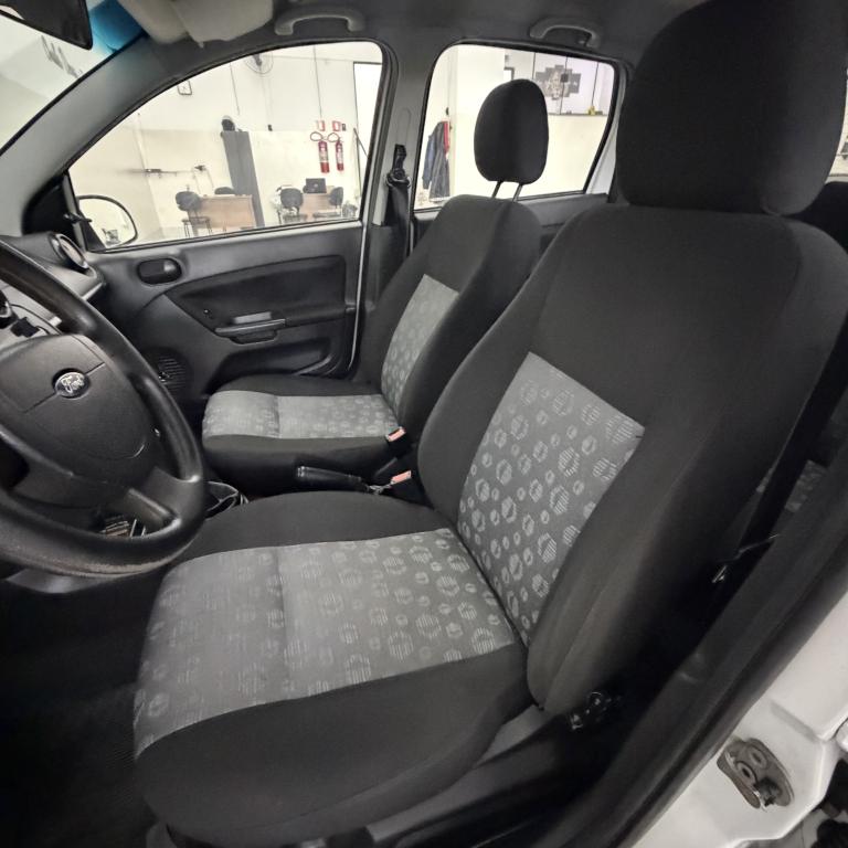 FORD Fiesta Hatch - Foto