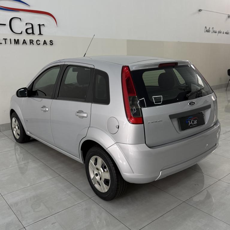 FORD Fiesta Hatch - Foto