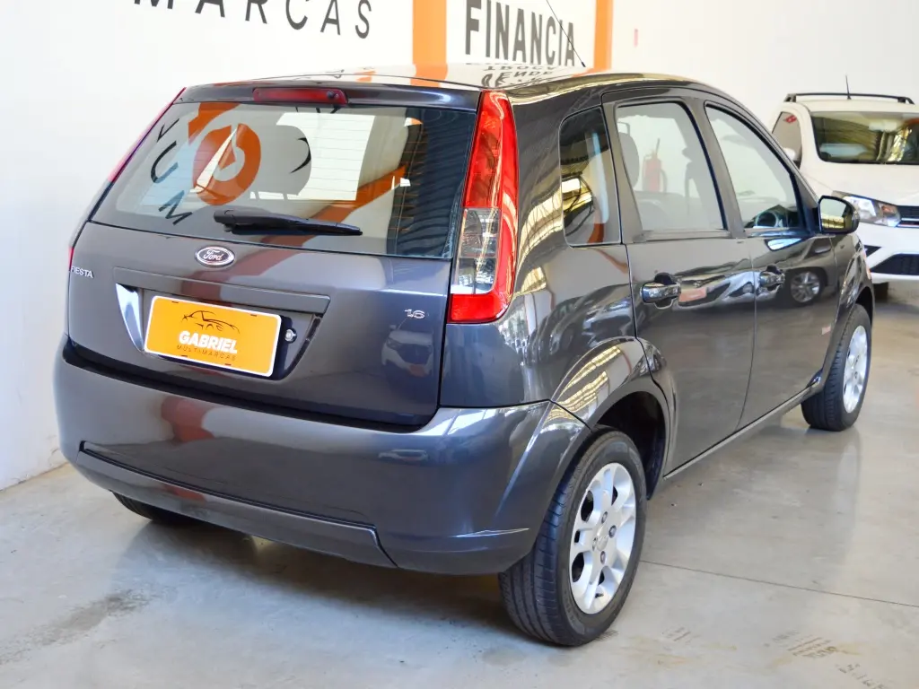 FORD Fiesta Hatch - Foto