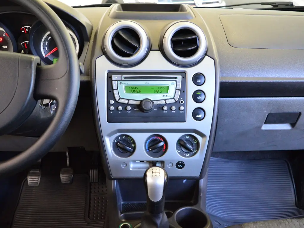 FORD Fiesta Hatch - Foto