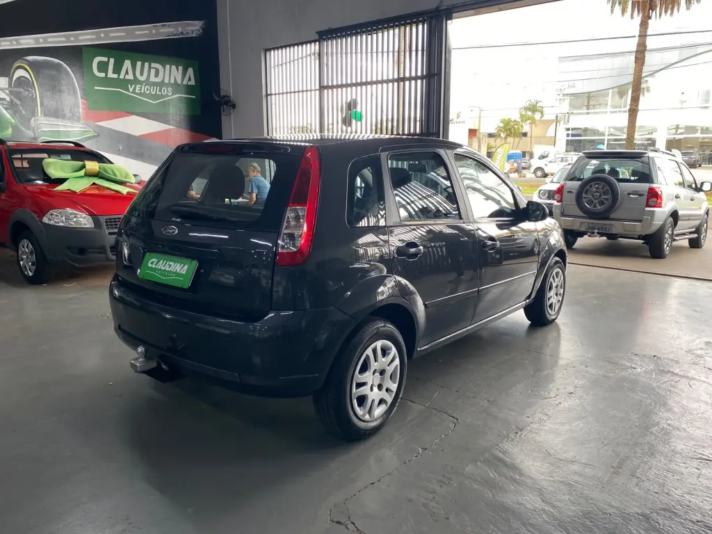 FORD Fiesta Hatch - Foto
